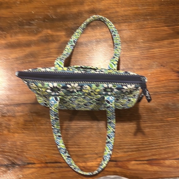 Vera Bradley - Picture 3 of 5